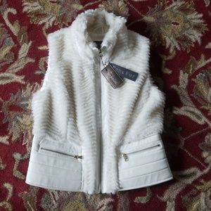 NWT Ci Sono cream faux fur vest